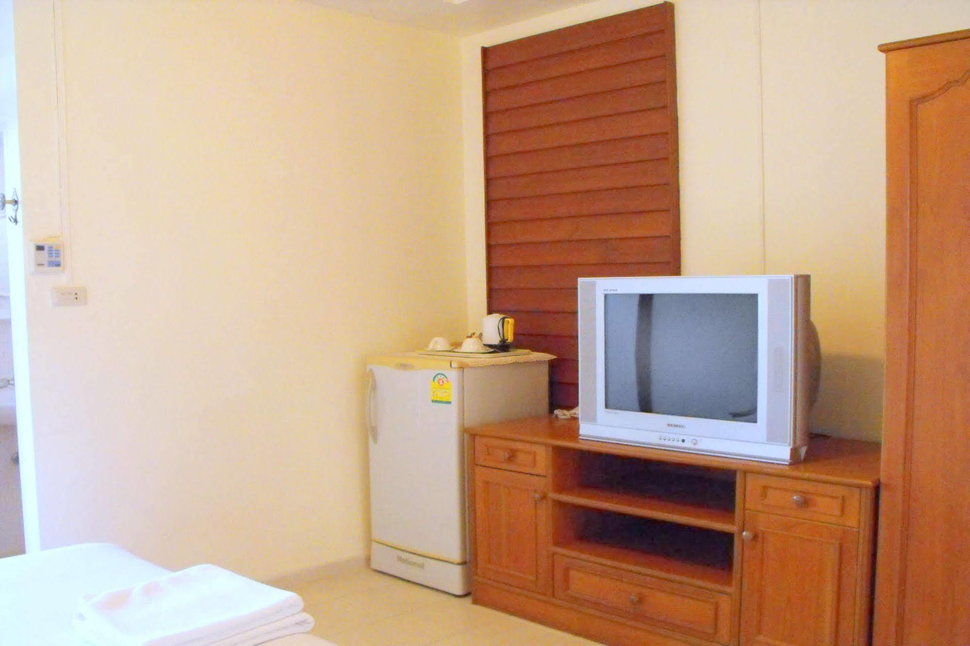 The Album Loft Apartment Patong Exterior photo