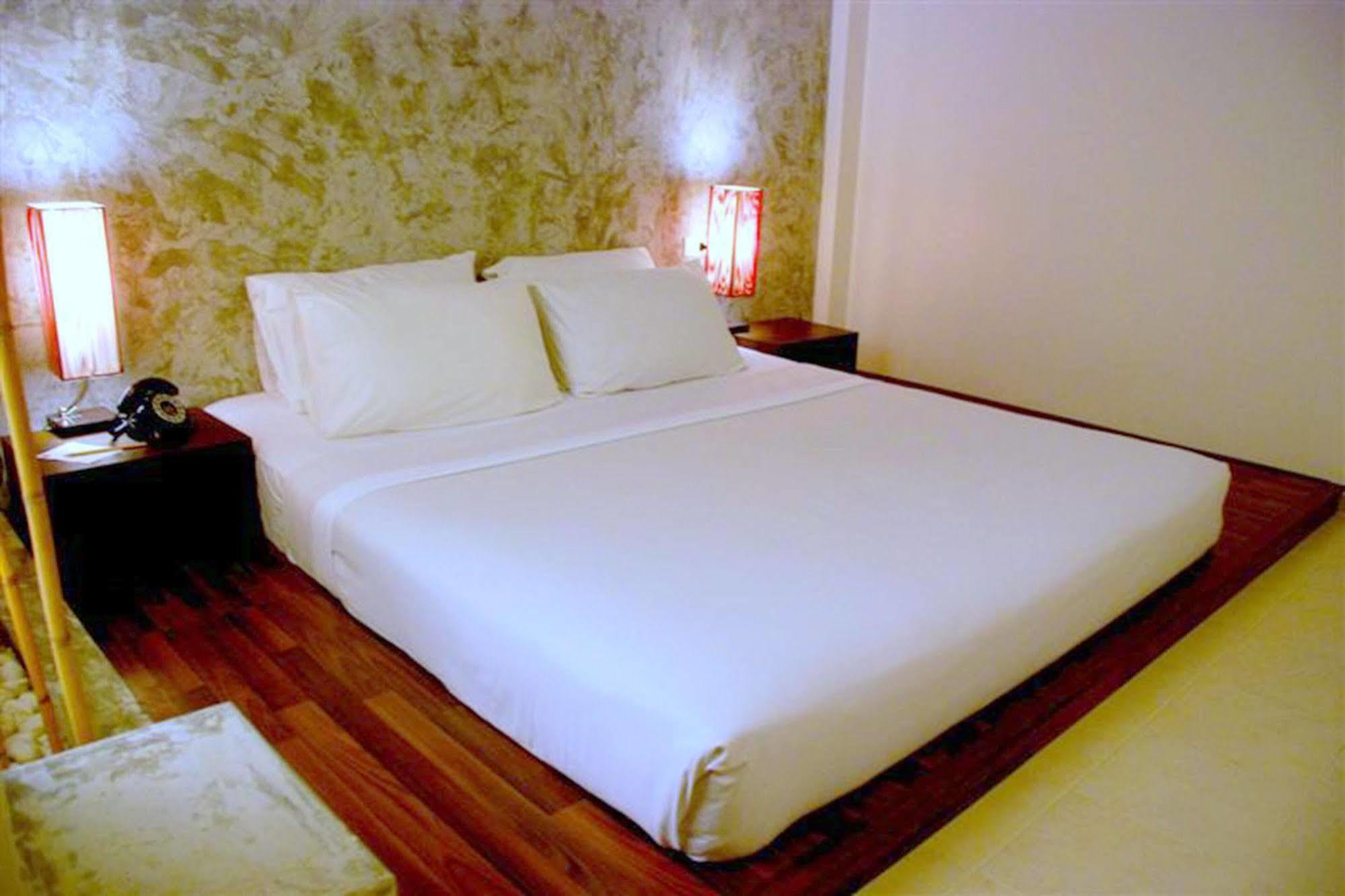 The Album Loft Apartment Patong Exterior photo